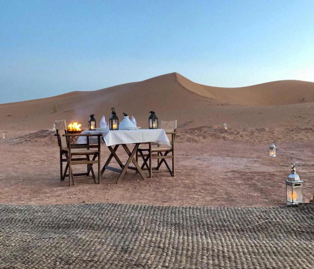 Desert Glamping Resort เมอร์ซูกา ภายนอก รูปภาพ