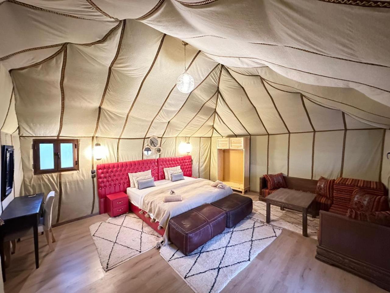 Desert Glamping Resort เมอร์ซูกา ภายนอก รูปภาพ