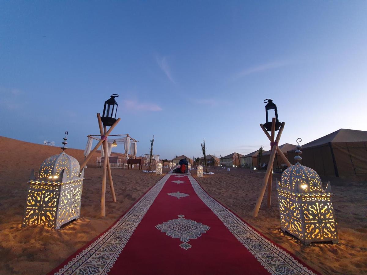 Desert Glamping Resort เมอร์ซูกา ภายนอก รูปภาพ